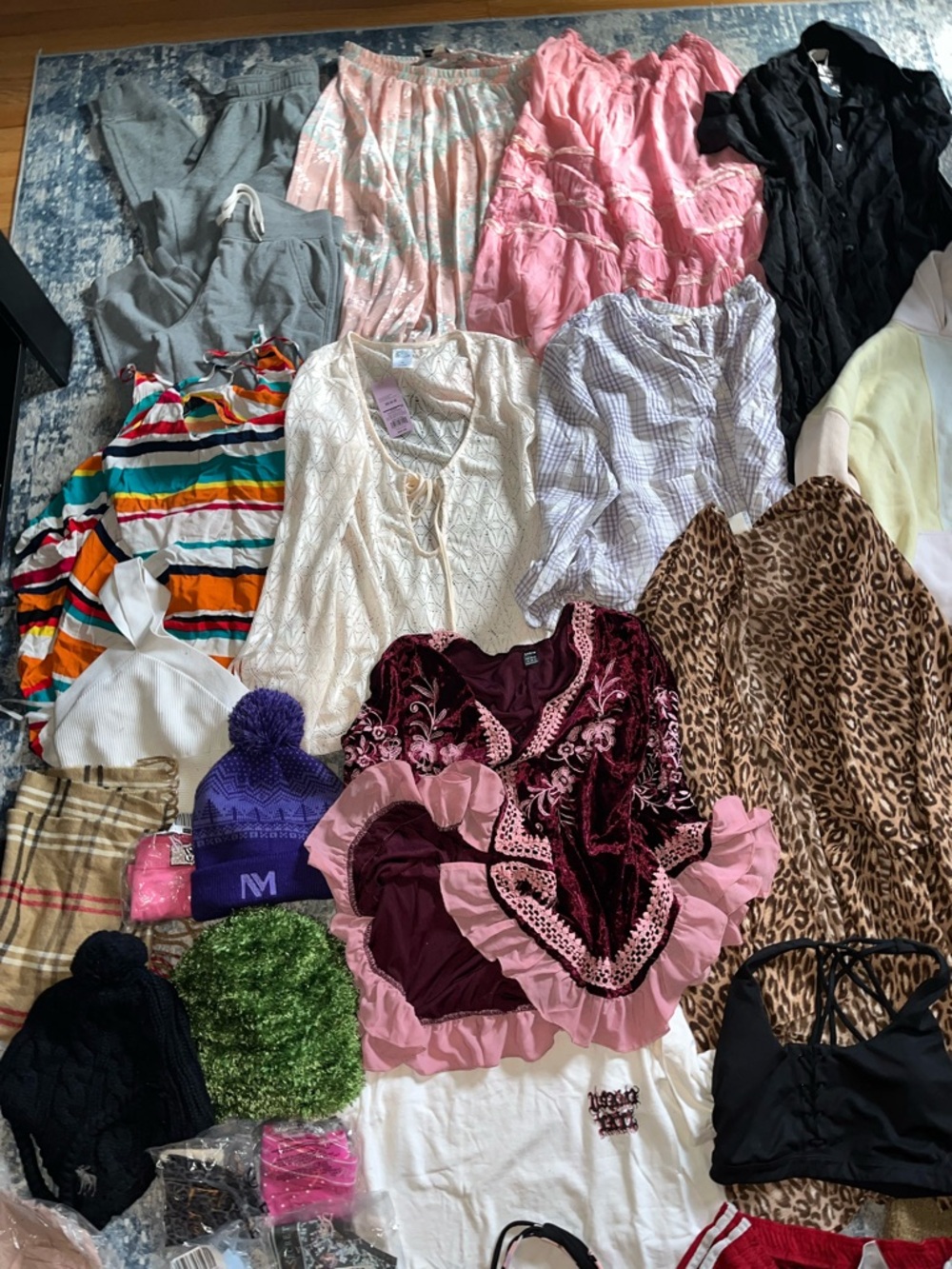 Women’s small clothing bundle lot